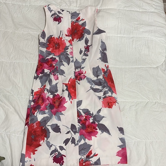 Floral Print Sleeveless Fitted Dress - Picture 2 of 2